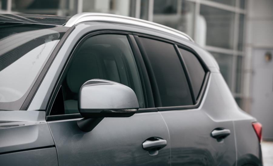 Детали экстерьера Volvo XC40 T4 Momentum 2018 года  (NA) (фото 33 из 36)